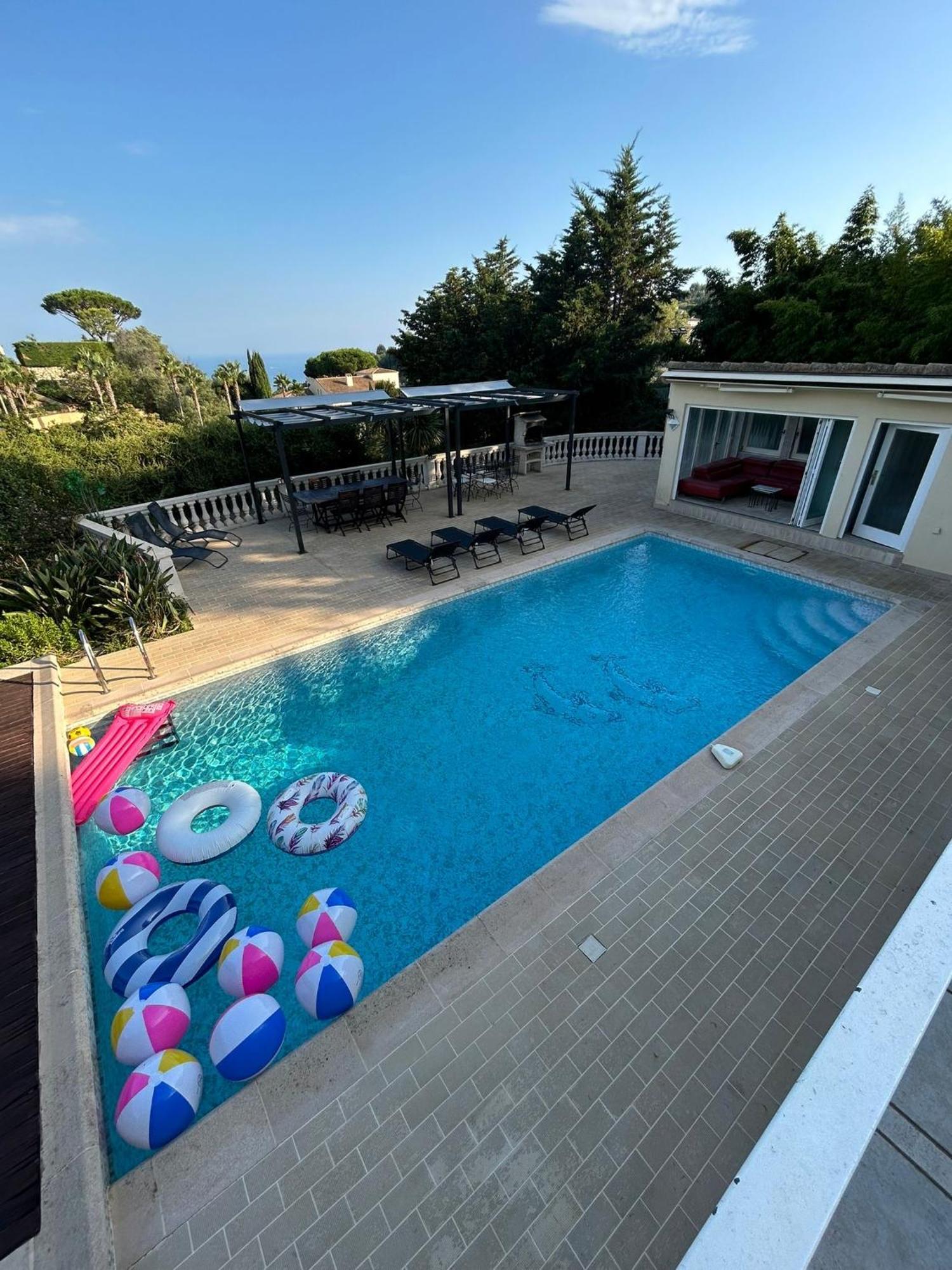 Avec Piscine *