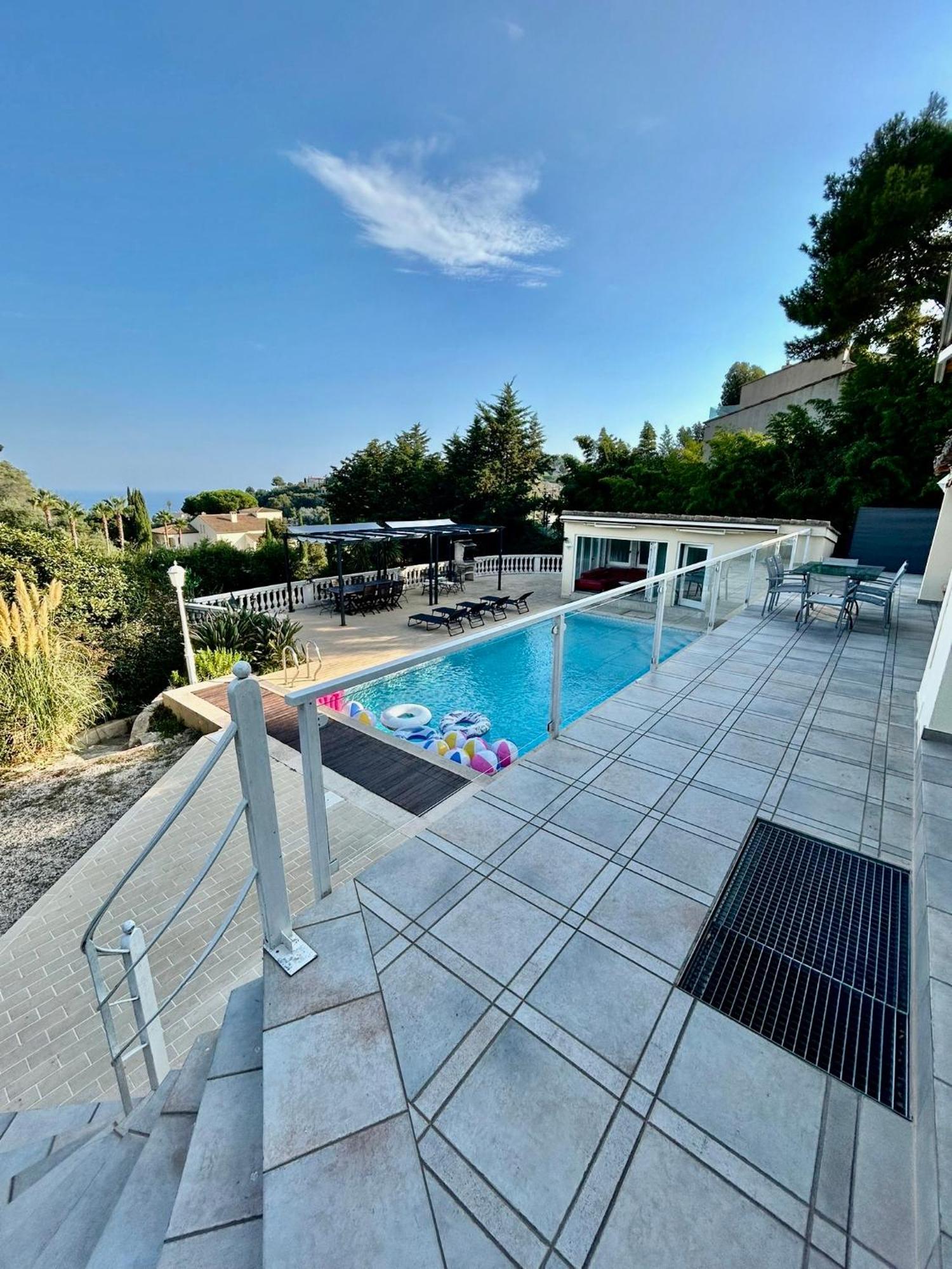 Avec Piscine Villa *